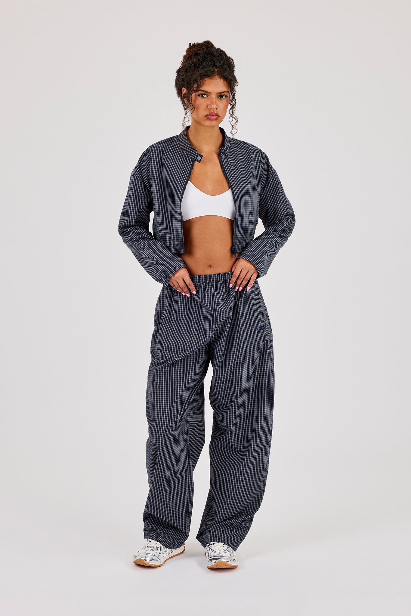Jacke mit Trichterkragen und Hose mit weitem Bein – Marine